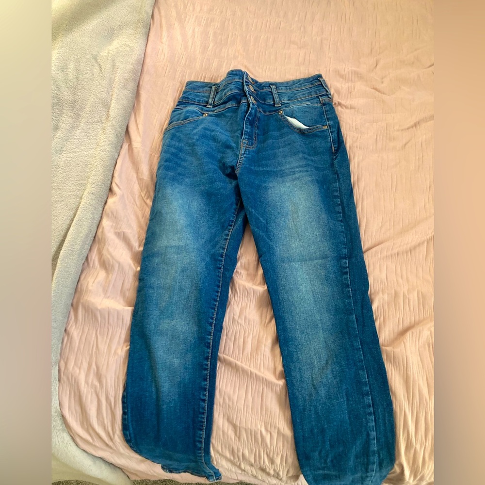 Aero, blue jean with three button